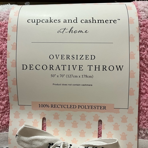 Viral TikTok 2024 Cupcakes and Cashmere pink ghost throw 50”x70” blanket NWT - Picture 7 of 8